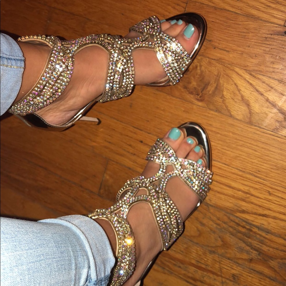 gold prom shoes. size 6.